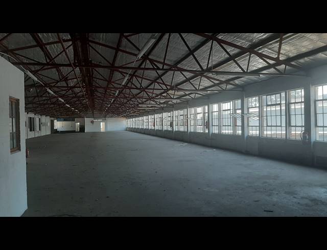 1,061M² WAREHOUSE TO LET IN NEW GERMANY